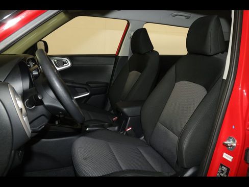 Used 2025 Kia Soul LX w/ LX Technology Package image 19