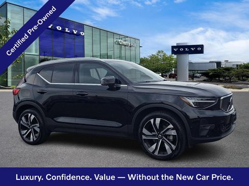 Used 2024 Volvo XC40 B5 Plus w/ Climate Package AWD/4WD image 1