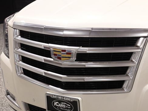 Used 2015 Cadillac Escalade Luxury AWD/4WD image 14