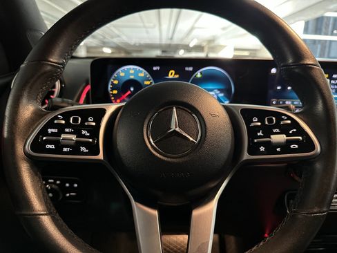 Used 2021 Mercedes-Benz GLB 250 image 22