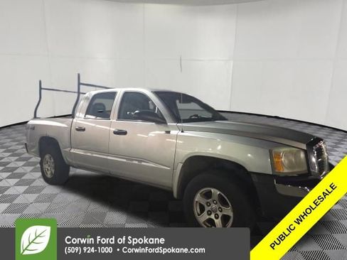 Used 2005 Dodge Dakota SLT image 1