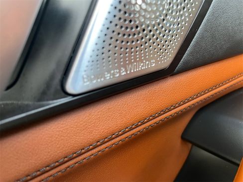 Used 2024 BMW X6 M60i w/ Dynamic Handling Package image 17