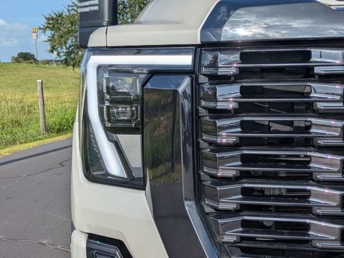 Used 2024 GMC Sierra 2500 Denali Ultimate w/ Max Trailering Package AWD/4WD image 10