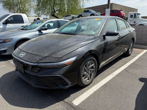 Used 2024 Hyundai Elantra SEL FWD image 2