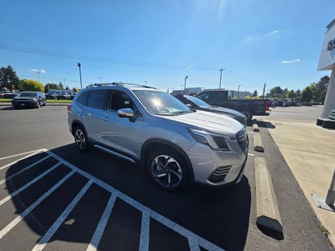 Used 2022 Subaru Forester Touring AWD/4WD image 8