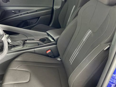 Certified 2025 Hyundai Elantra Sport FWD image 12