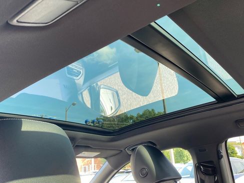 Certified 2022 Volkswagen Tiguan SE R-Line image 20