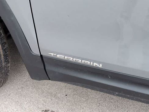 Used 2024 GMC Terrain SLE AWD/4WD image 13