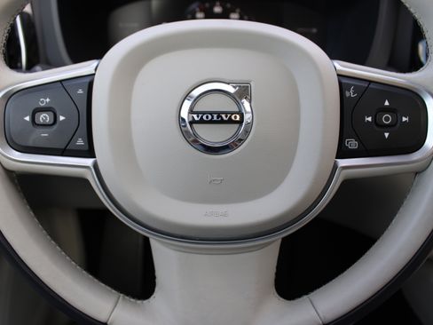 Used 2018 Volvo XC60 T6 Momentum w/ Protection Package Premier image 17