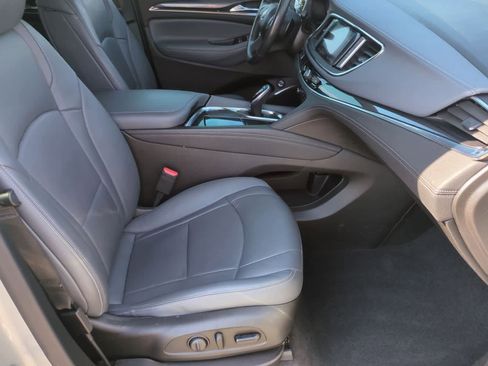 Used 2021 Buick Enclave Essence image 21
