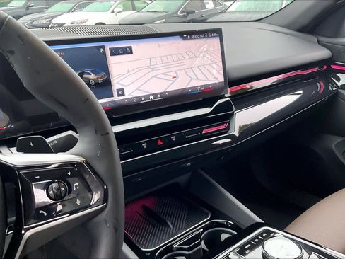 Used 2024 BMW 530i 530i w/ Convenience Package image 5