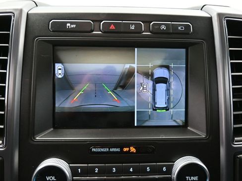 Certified 2021 Ford Expedition Platinum image 3