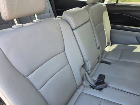 Used 2018 Honda Pilot Touring image 40
