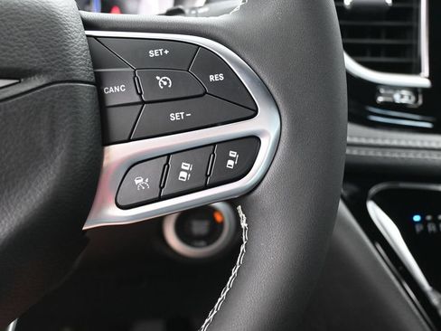 New 2027 Chrysler Pacifica Select FWD image 23