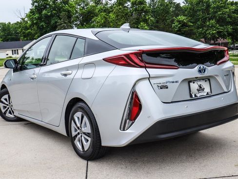 Used 2020 Toyota Prius Prime Limited FWD image 16