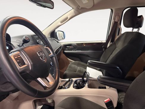 Used 2015 Dodge Grand Caravan SXT w/ UConnect Hands-Free Group image 10