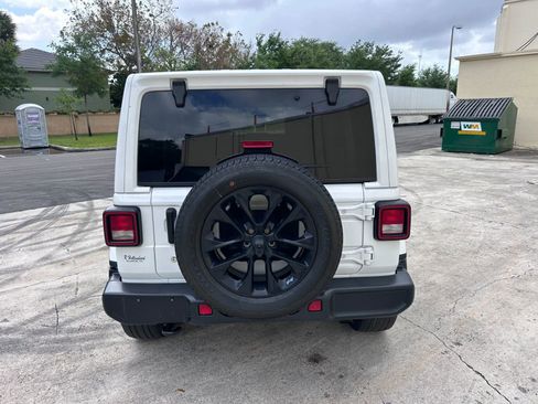 Used 2019 Jeep Wrangler Unlimited Sahara w/ Uconnect 4C Nav & Sound Group AWD/4WD image 6