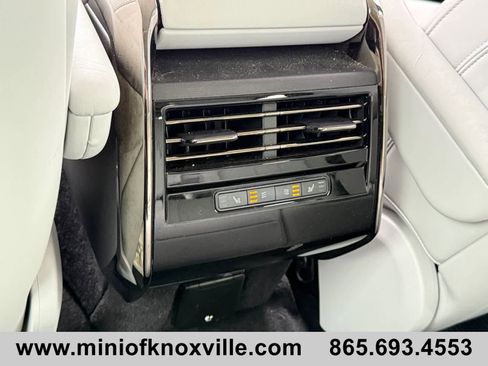 Used 2024 Land Rover Range Rover Sport SE image 17