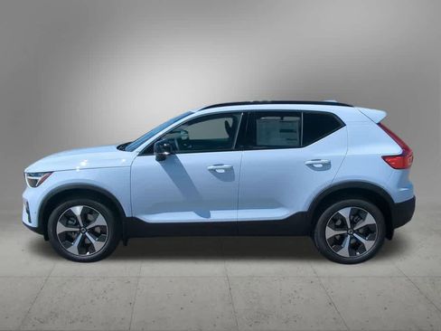 Used 2026 Volvo XC40 B5 Plus w/ Protection Package Premier AWD/4WD image 3