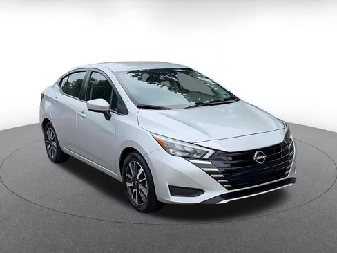 Used 2025 Nissan Versa SV FWD image 3