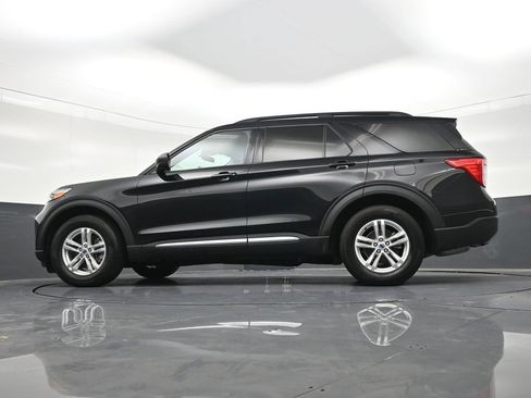 Used 2024 Ford Explorer XLT w/ Equipment Group 202A RWD image 26