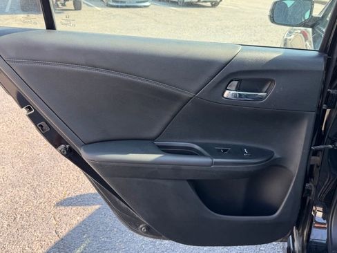 Used 2017 Honda Accord Touring image 16