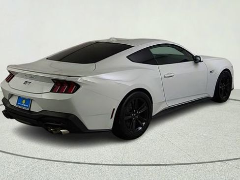 Used 2025 Ford Mustang GT RWD image 7