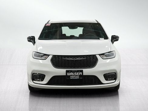 Used 2024 Chrysler Pacifica Limited FWD image 8