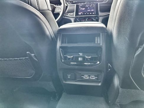 Used 2024 Jeep Grand Cherokee Altitude AWD/4WD image 23