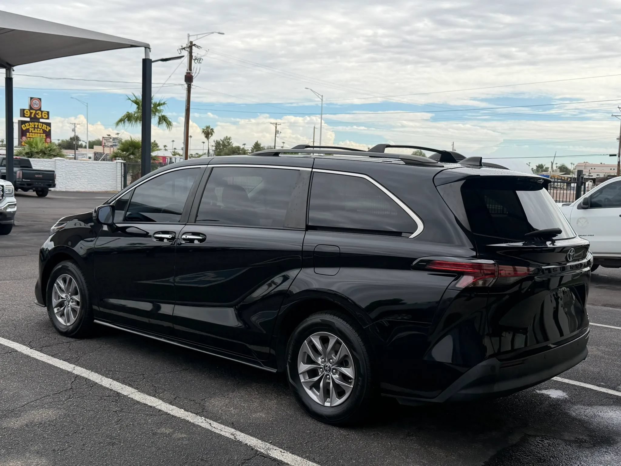 Used 2022 Toyota Sienna XLE w/ XLE Plus Package FWD image 5
