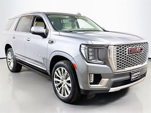 Used 2021 GMC Yukon Denali w/ Denali Premium Package image 3
