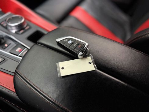 Used 2018 BMW X5 M image 25