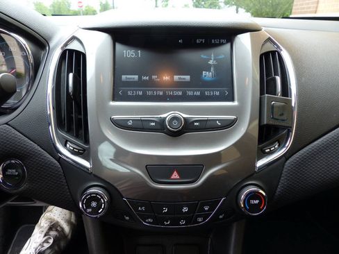 Used 2017 Chevrolet Cruze LT w/ Convenience Package FWD image 27