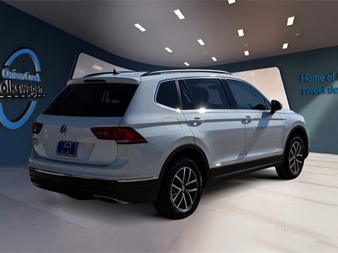 Used 2020 Volkswagen Tiguan SE w/ Panoramic Sunroof Package image 5