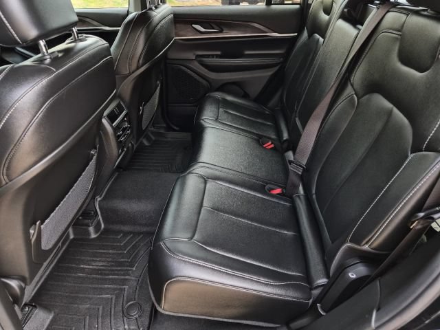 Used 2023 Jeep Grand Cherokee Limited AWD/4WD image 11