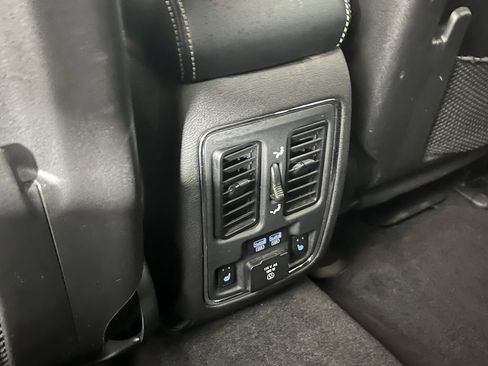 Used 2014 Jeep Grand Cherokee Limited image 28