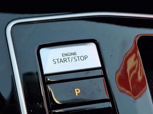 Used 2024 Volkswagen Golf R image 25