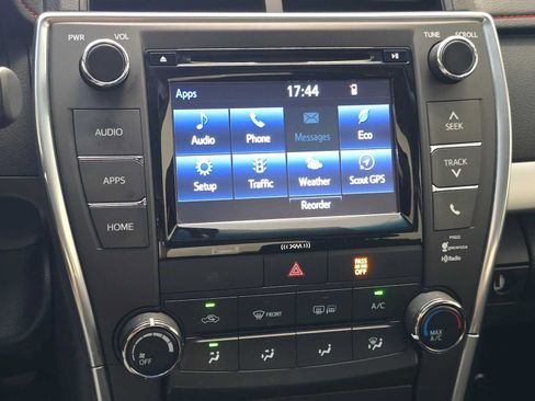 Used 2016 Toyota Camry SE w/ Moonroof Package FWD image 14