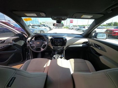 Used 2023 Chevrolet Traverse LS image 25