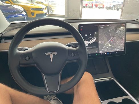 Used 2022 Tesla Model 3 image 31