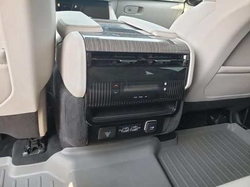 Used 2022 Jeep Wagoneer Series II AWD/4WD image 16
