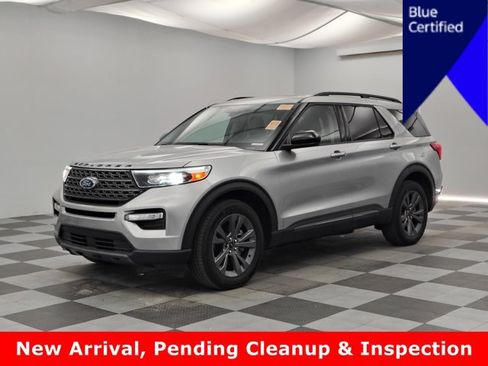Certified 2024 Ford Explorer XLT w/ Equipment Group 202A AWD/4WD image 1