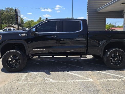 Used 2022 GMC Sierra 1500 SLE w/ X31 Off-Road Package AWD/4WD image 2