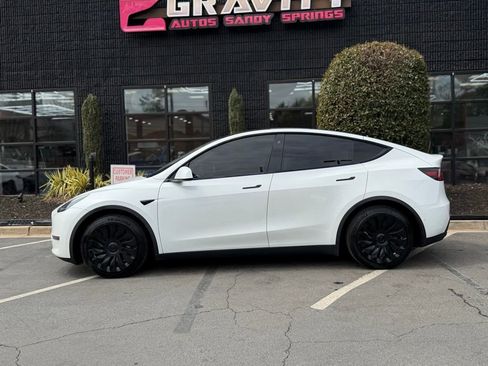Used 2021 Tesla Model Y Long Range image 9
