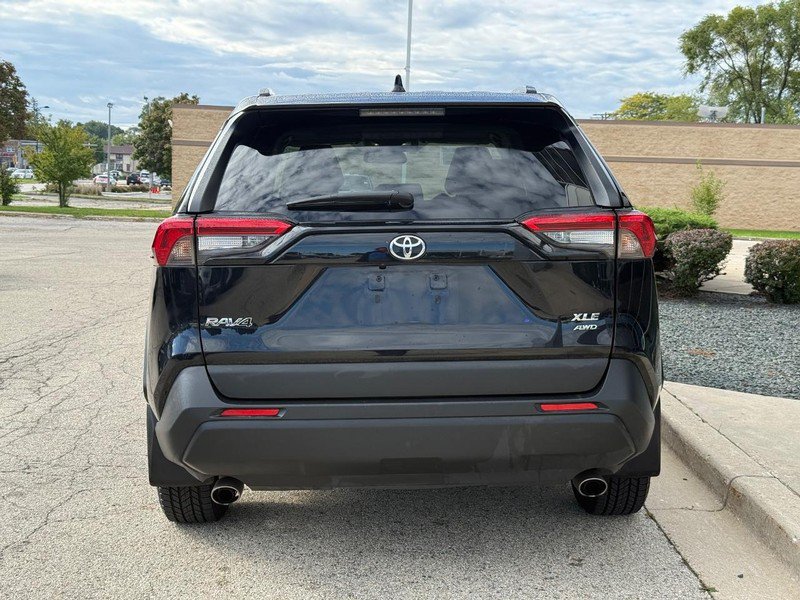 Used 2022 Toyota RAV4 XLE w/ Convenience Package AWD/4WD image 4