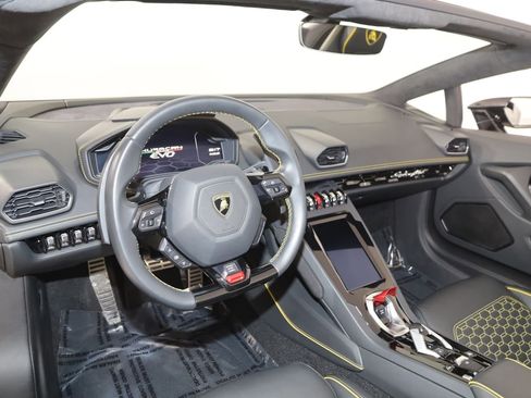 Used 2023 Lamborghini Huracan EVO image 44