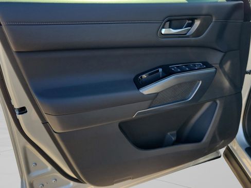 New 2025 Nissan Pathfinder SL image 21