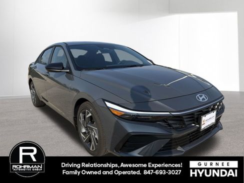 Used 2025 Hyundai Elantra Sport image 2