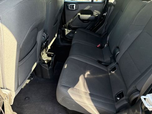 Used 2022 Jeep Gladiator Sport image 18