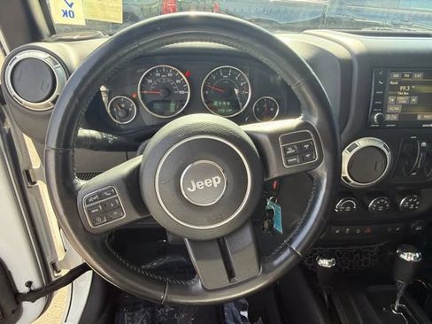 Used 2016 Jeep Wrangler Unlimited Sahara w/ Connectivity Group AWD/4WD image 21